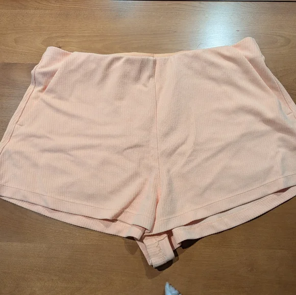 Lululemon Ribbed Softstreme High-Rise Short 2" - Picture 2 of 5